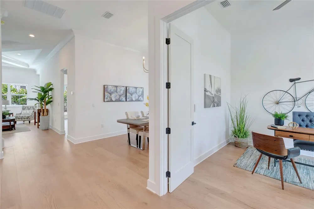 3106 W COACHMAN AVENUE Tampa, FL 33611