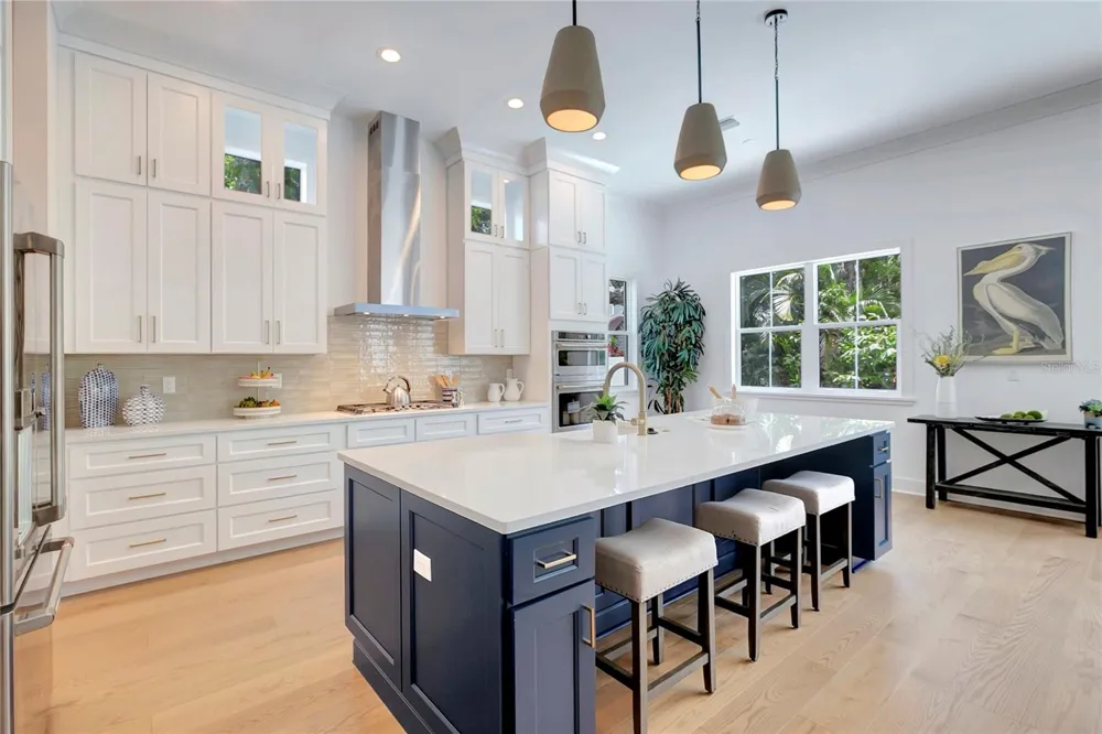 3106 W COACHMAN AVENUE Tampa, FL 33611