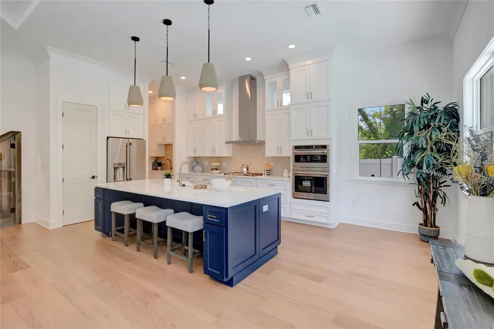 3106 W COACHMAN AVENUE Tampa, FL 33611