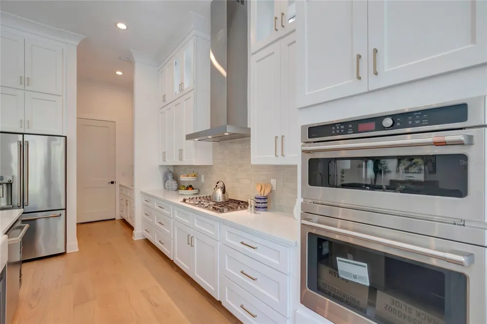 3106 W COACHMAN AVENUE Tampa, FL 33611
