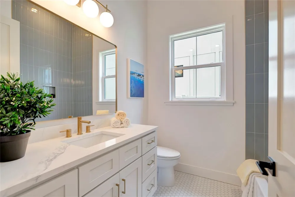 3106 W COACHMAN AVENUE Tampa, FL 33611