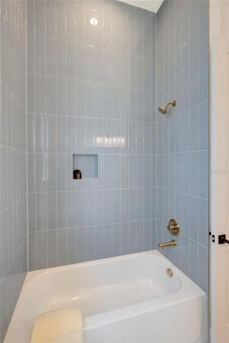 3106 W COACHMAN AVENUE Tampa, FL 33611