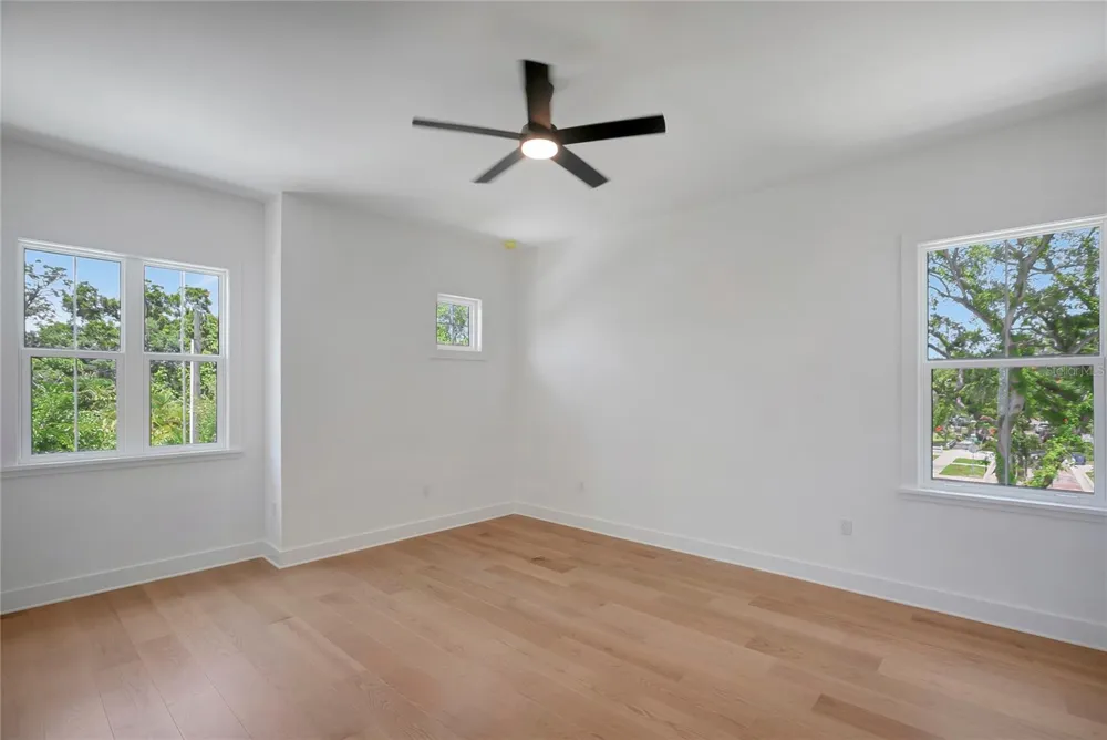 3106 W COACHMAN AVENUE Tampa, FL 33611