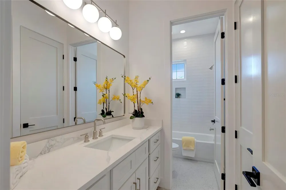3106 W COACHMAN AVENUE Tampa, FL 33611
