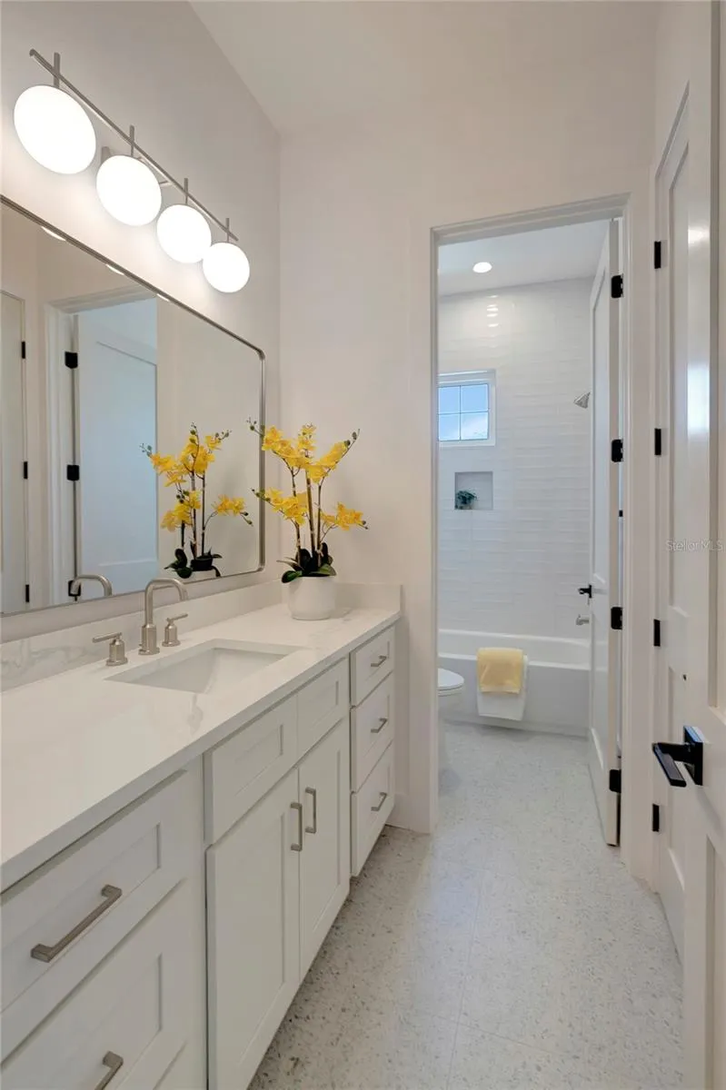 3106 W COACHMAN AVENUE Tampa, FL 33611