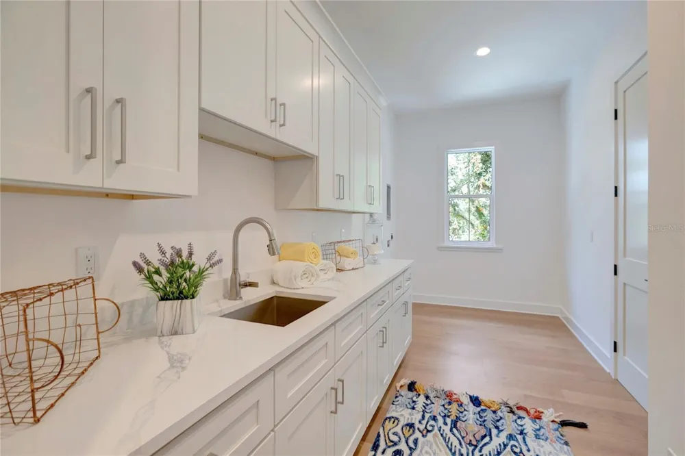 3106 W COACHMAN AVENUE Tampa, FL 33611