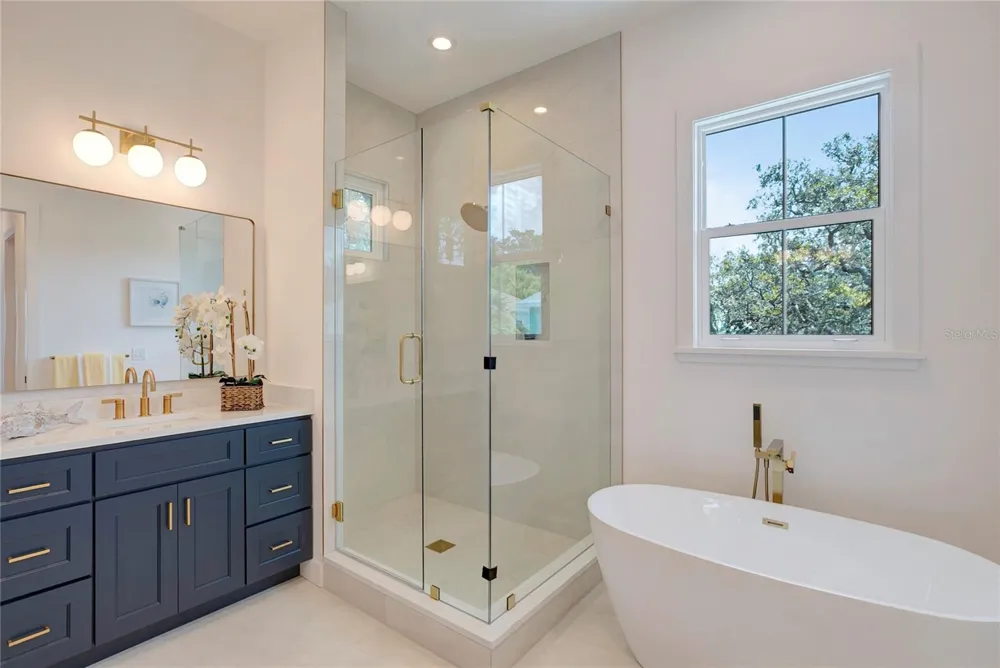 3106 W COACHMAN AVENUE Tampa, FL 33611