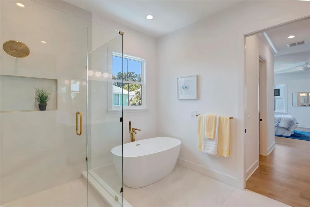 3106 W COACHMAN AVENUE Tampa, FL 33611