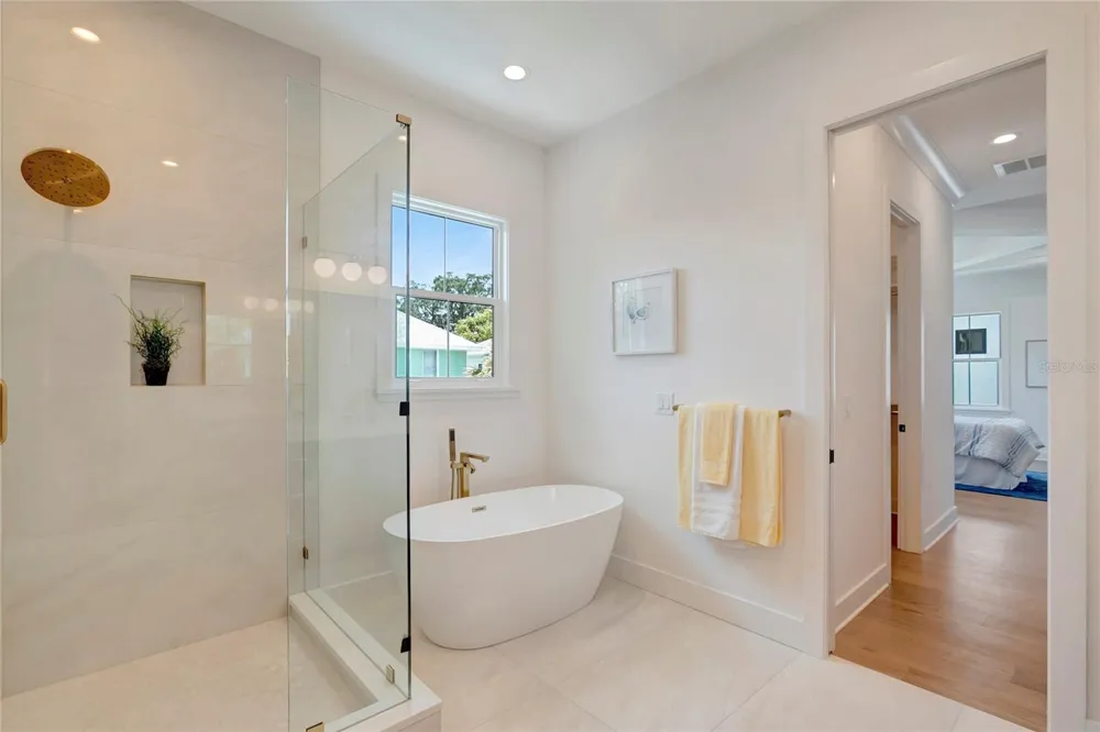 3106 W COACHMAN AVENUE Tampa, FL 33611