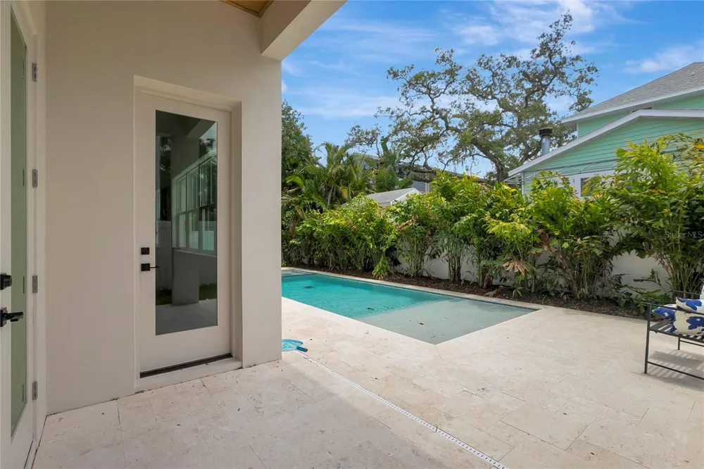 3106 W COACHMAN AVENUE Tampa, FL 33611