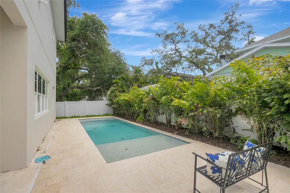 3106 W COACHMAN AVENUE Tampa, FL 33611