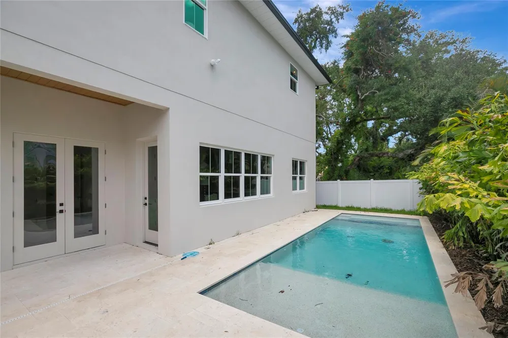 3106 W COACHMAN AVENUE Tampa, FL 33611