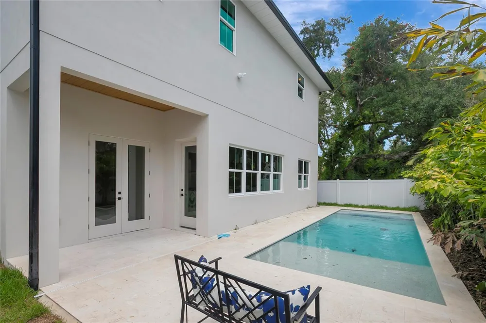 3106 W COACHMAN AVENUE Tampa, FL 33611