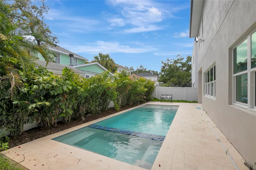 3106 W COACHMAN AVENUE Tampa, FL 33611