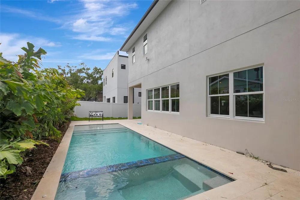 3106 W COACHMAN AVENUE Tampa, FL 33611