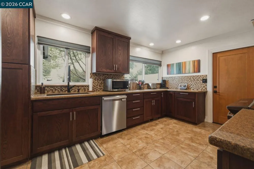 917 Hamilton Dr Pleasant Hill, CA 94523
