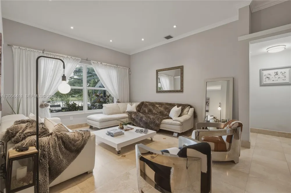 1032 NW 139th Ter Pembroke Pines, FL 33028