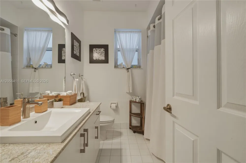 1032 NW 139th Ter Pembroke Pines, FL 33028