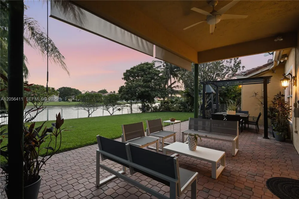 1032 NW 139th Ter Pembroke Pines, FL 33028