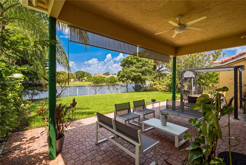1032 NW 139th Ter Pembroke Pines, FL 33028