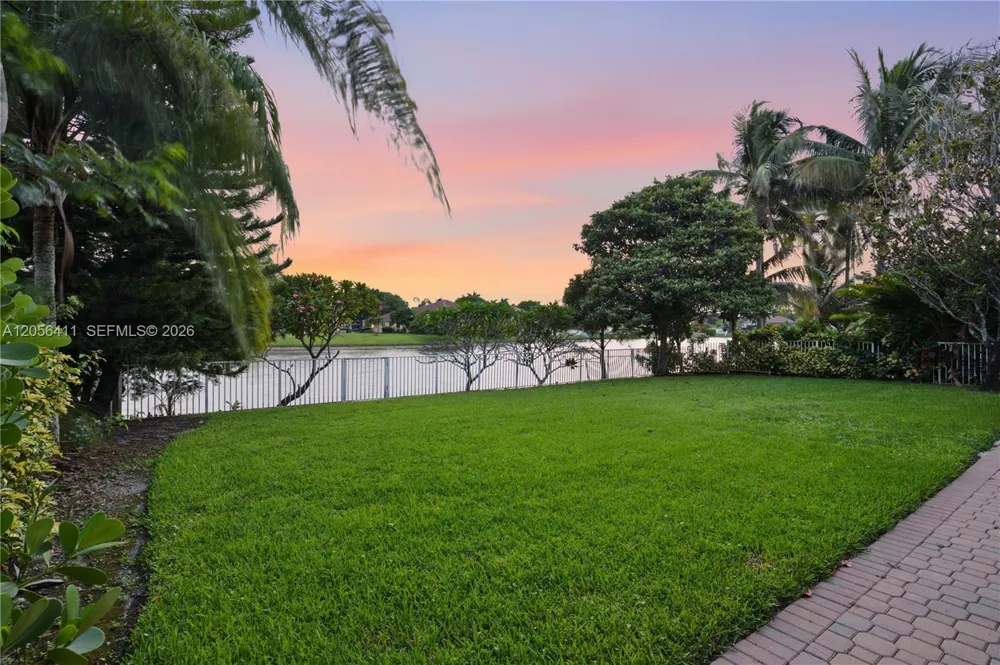 1032 NW 139th Ter Pembroke Pines, FL 33028
