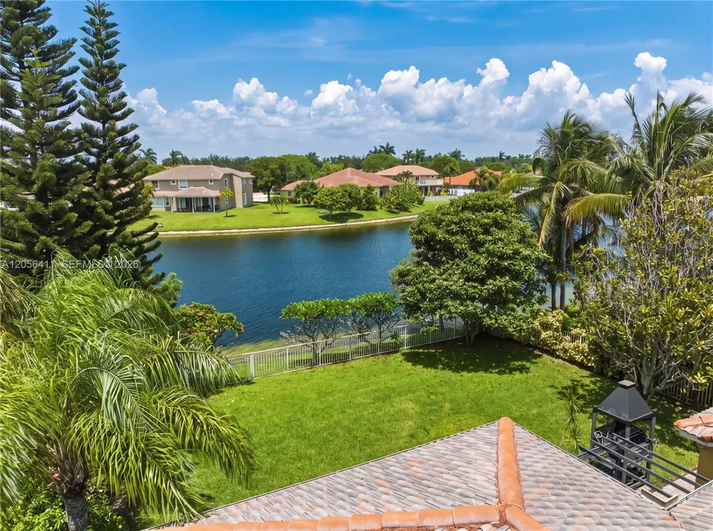 1032 NW 139th Ter Pembroke Pines, FL 33028