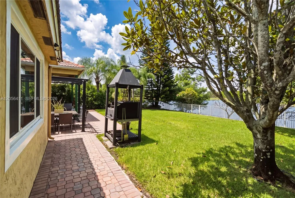 1032 NW 139th Ter Pembroke Pines, FL 33028