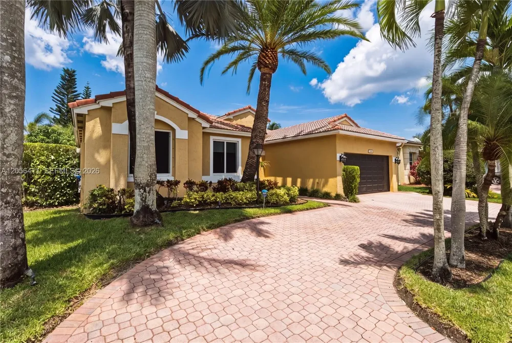 1032 NW 139th Ter Pembroke Pines, FL 33028
