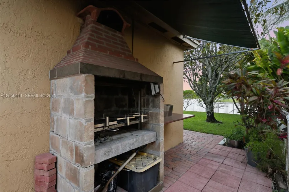 1032 NW 139th Ter Pembroke Pines, FL 33028