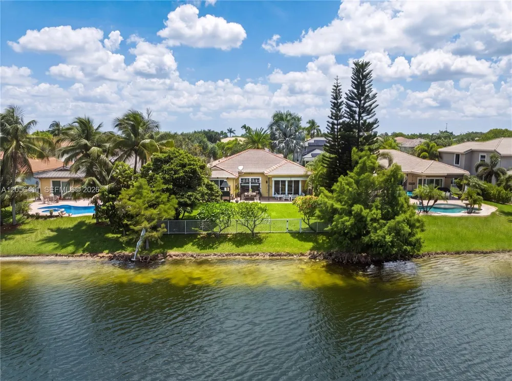 1032 NW 139th Ter Pembroke Pines, FL 33028