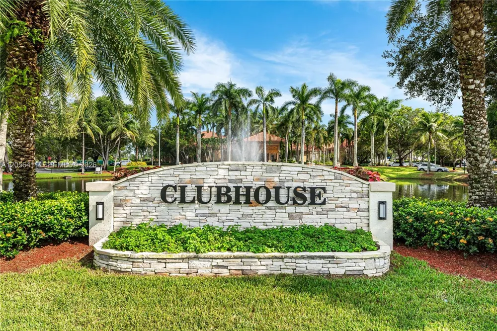 1032 NW 139th Ter Pembroke Pines, FL 33028