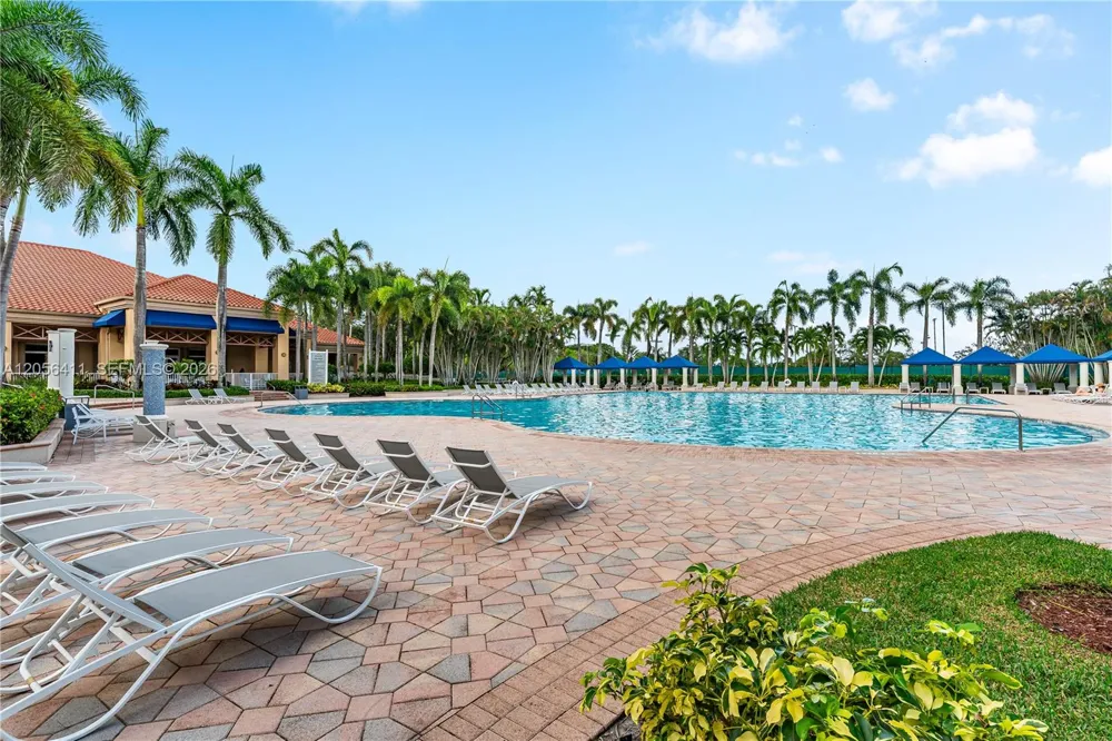1032 NW 139th Ter Pembroke Pines, FL 33028