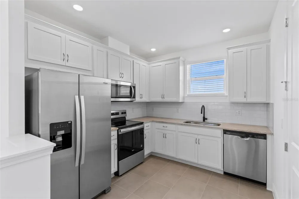 9711 UNDSET ALLEY Orlando, FL 32827
