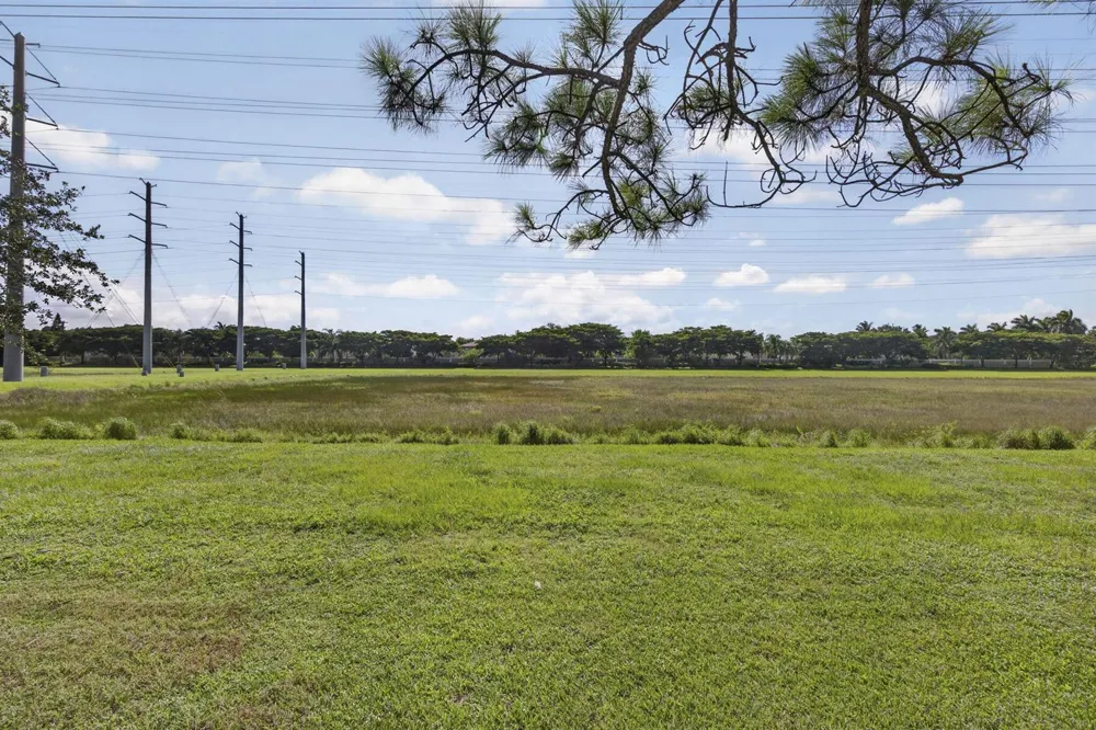333 River Bluff Lane Royal Palm Beach, FL 33411