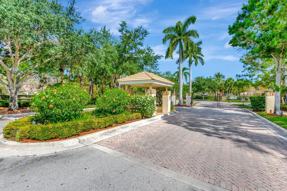 333 River Bluff Lane Royal Palm Beach, FL 33411