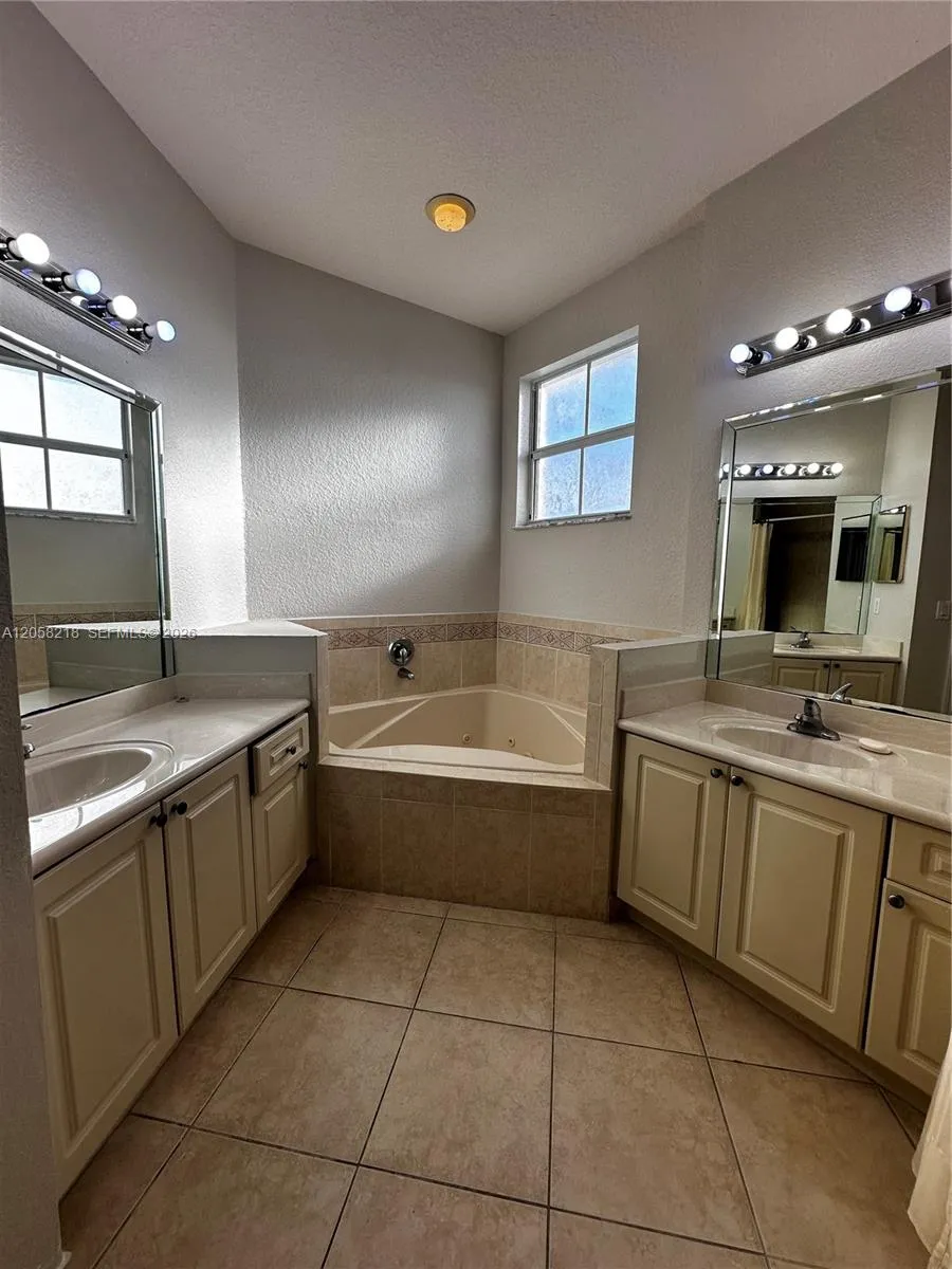 14521 SW 13th Ter Miami, FL 33184