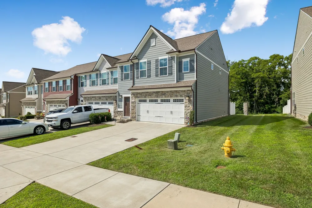 1420 Carderock Springs Dr Gallatin, TN 37066