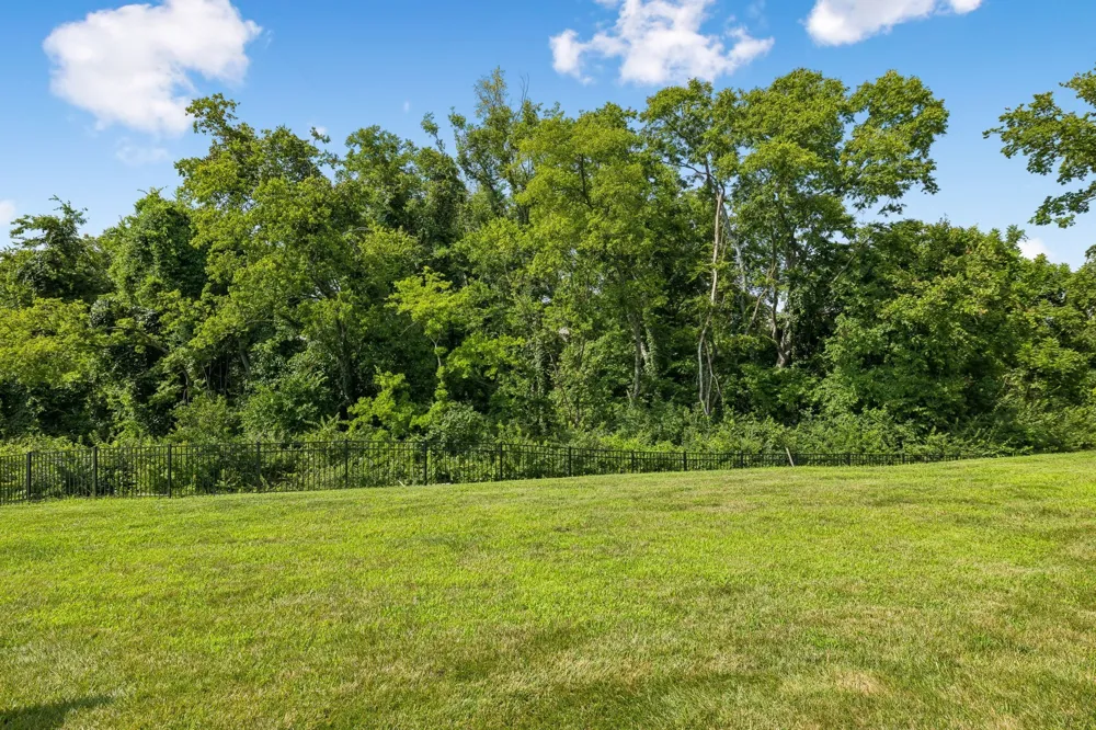 1420 Carderock Springs Dr Gallatin, TN 37066