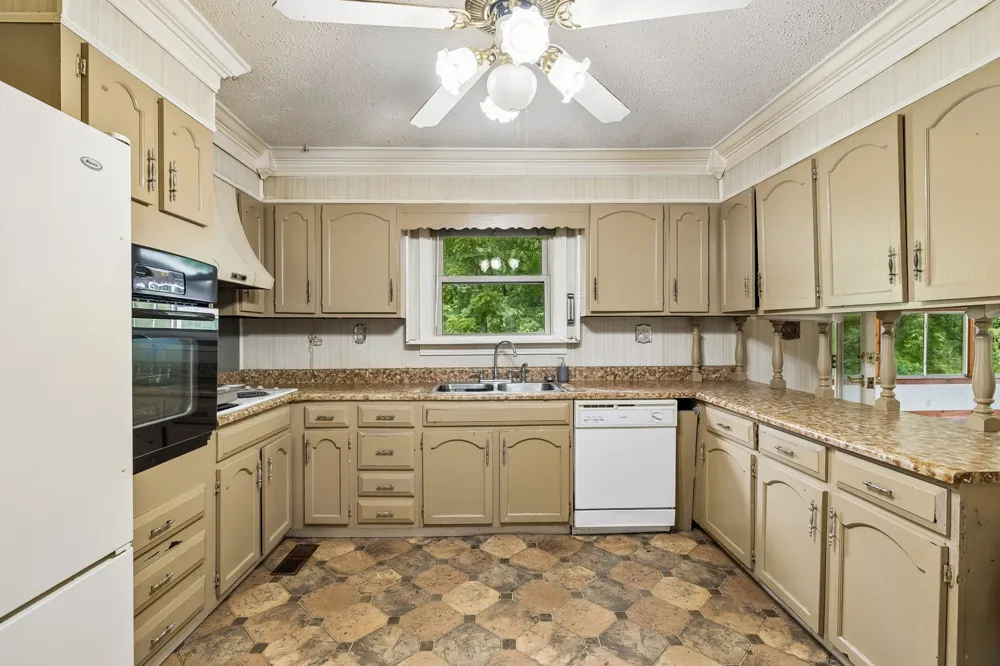 148 Maple St Gordonsville, TN 38563