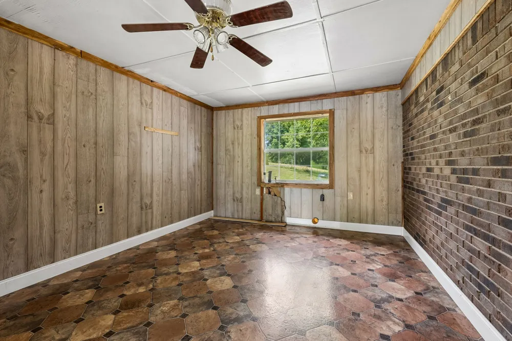 148 Maple St Gordonsville, TN 38563