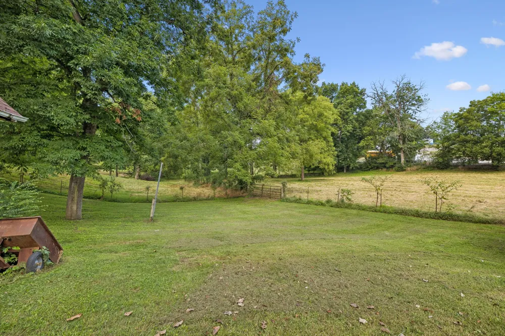 148 Maple St Gordonsville, TN 38563