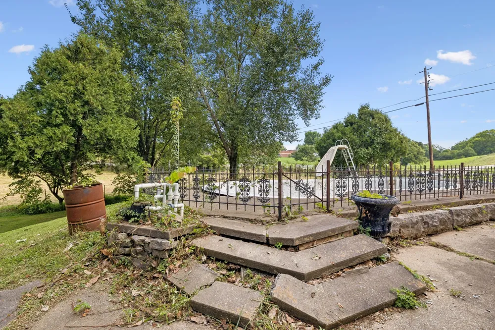 148 Maple St Gordonsville, TN 38563