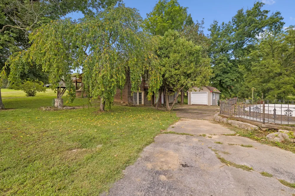 148 Maple St Gordonsville, TN 38563