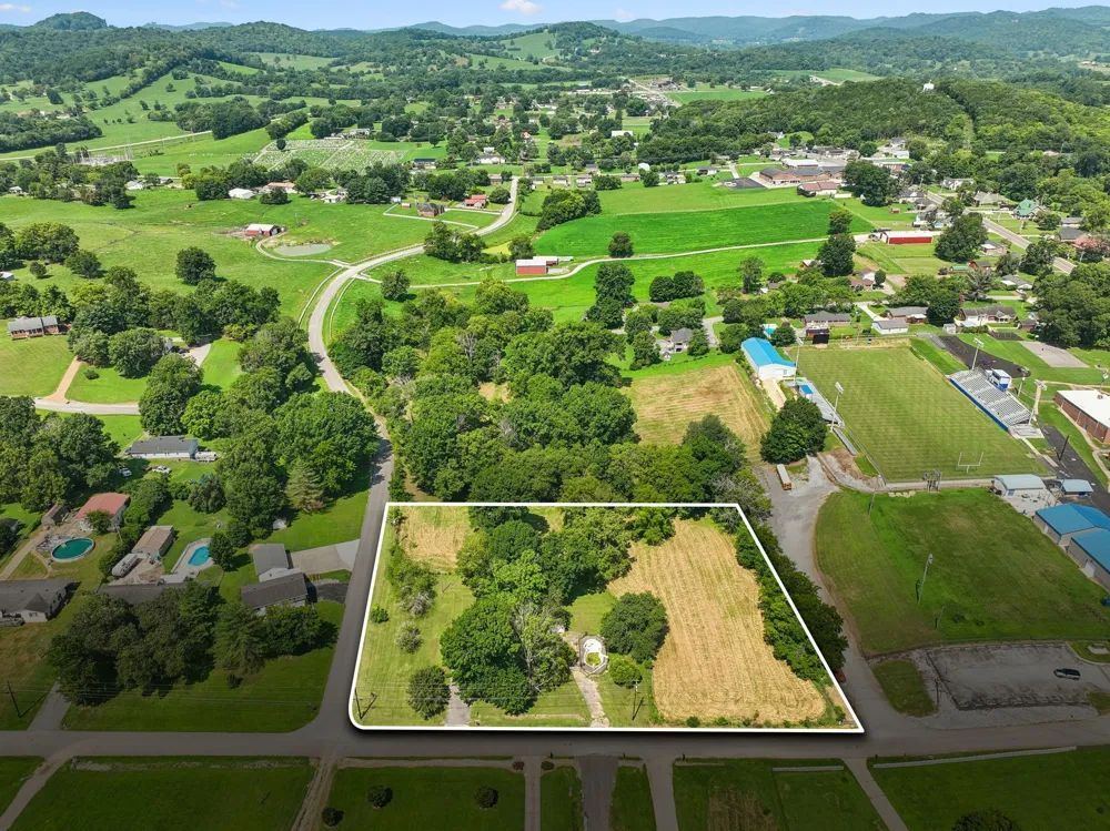 148 Maple St Gordonsville, TN 38563