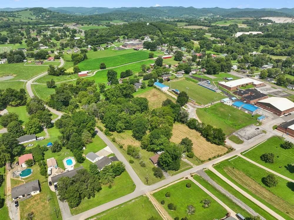 148 Maple St Gordonsville, TN 38563