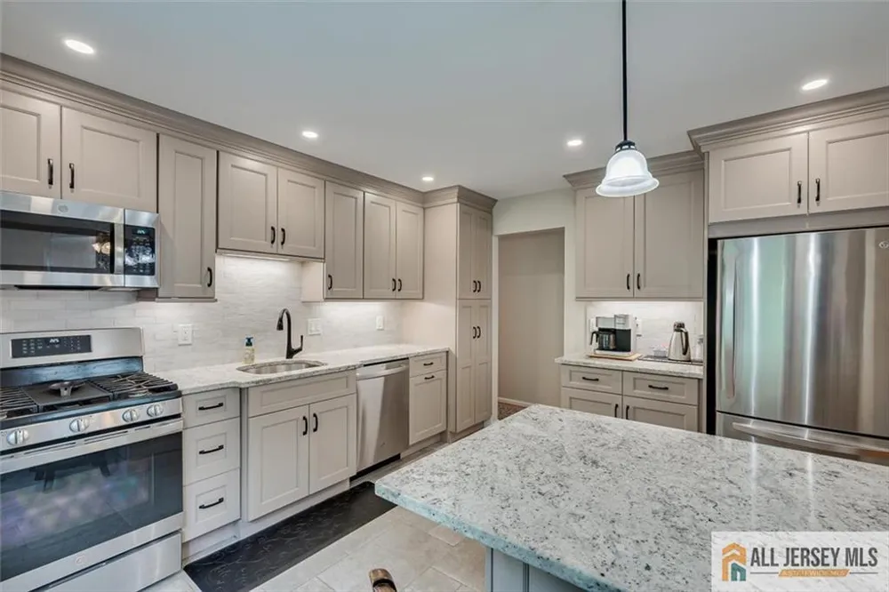 6 Paul Avenue South Brunswick, NJ 08824