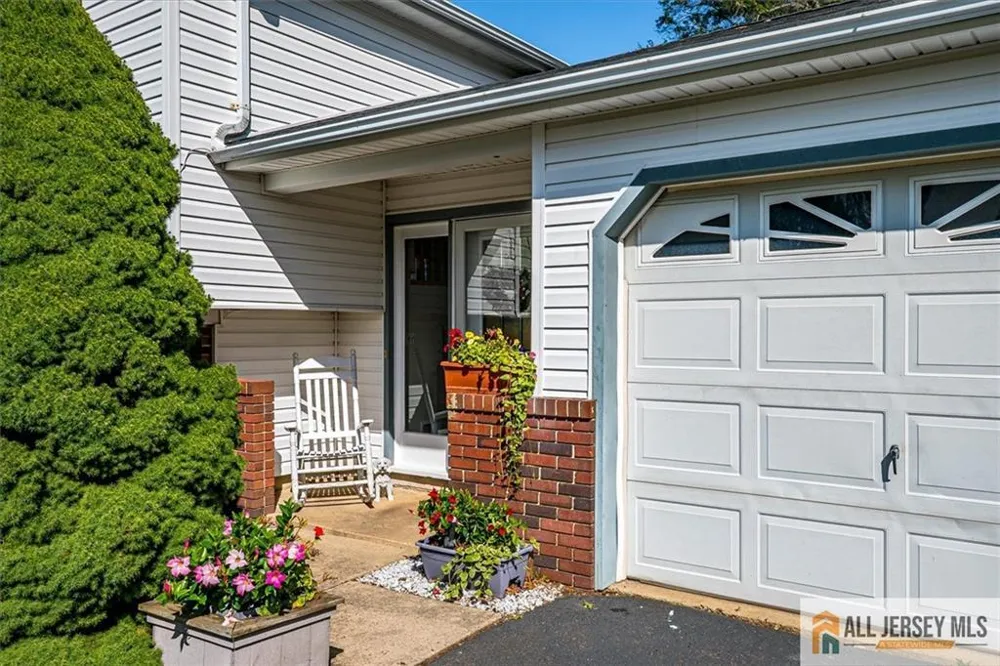 6 Paul Avenue South Brunswick, NJ 08824
