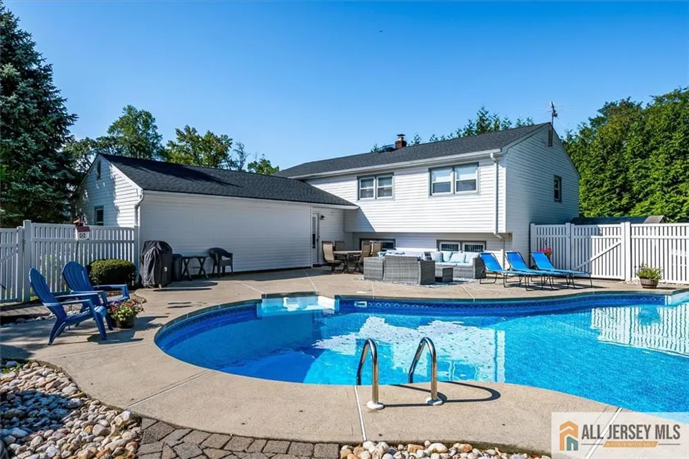 6 Paul Avenue South Brunswick, NJ 08824