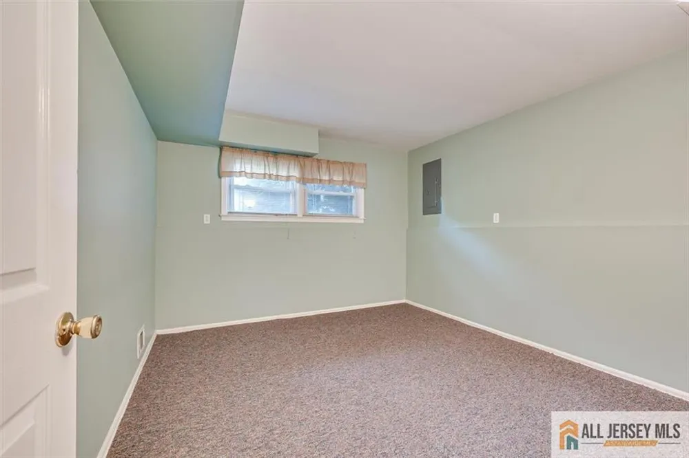 6 Paul Avenue South Brunswick, NJ 08824