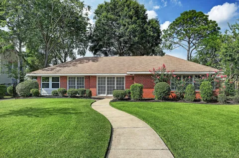 3709 Parkwood Drive